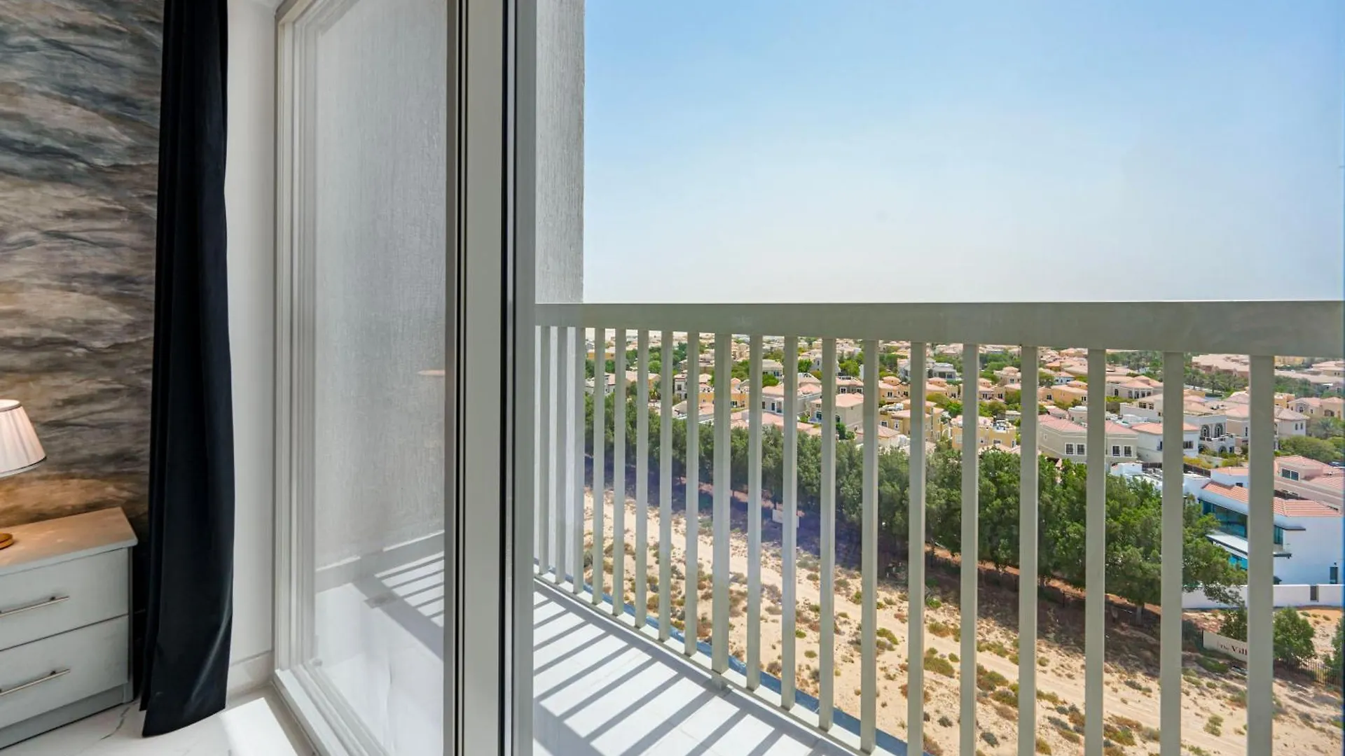 Apartman Sleek & Spacious Studio In Central Dubailand